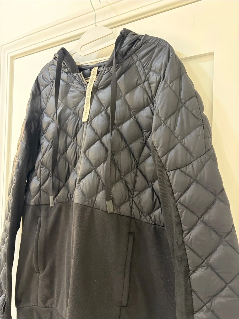 Alo Yoga Womens Great Escape Quilted Down Hooded Jacket Size Medium